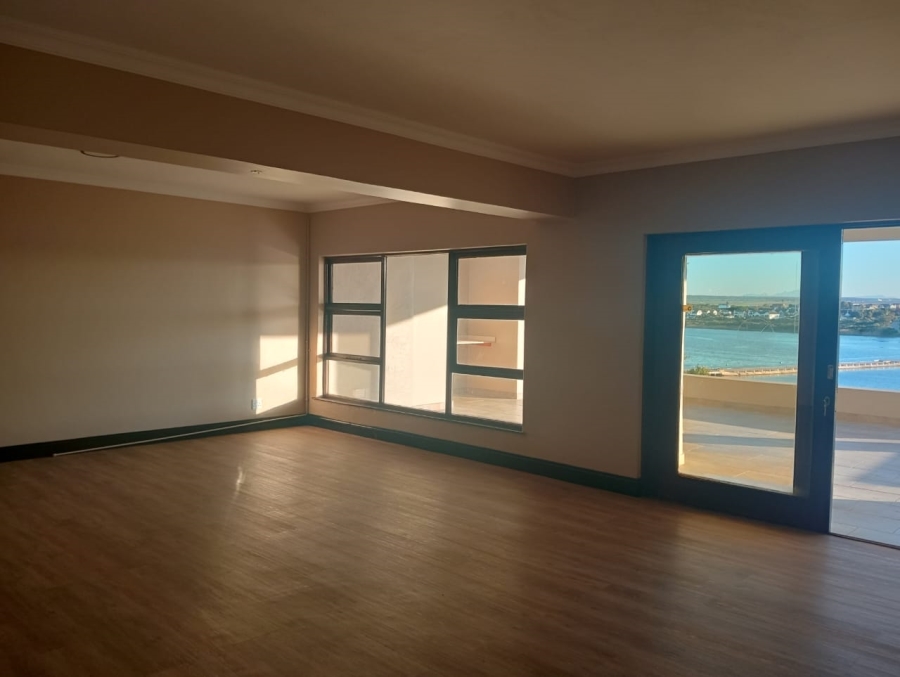 5 Bedroom Property for Sale in Paradise Beach Eastern Cape
